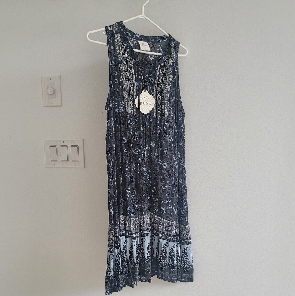 Beautiful Knox Rose sleeveless dress